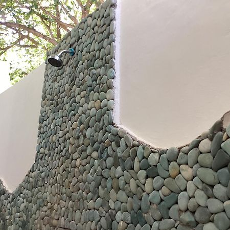 Juliantos By The Sea Hotel Gili Air Exterior photo