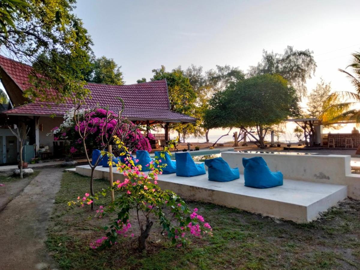 Juliantos By The Sea Hotel Gili Air Exterior photo