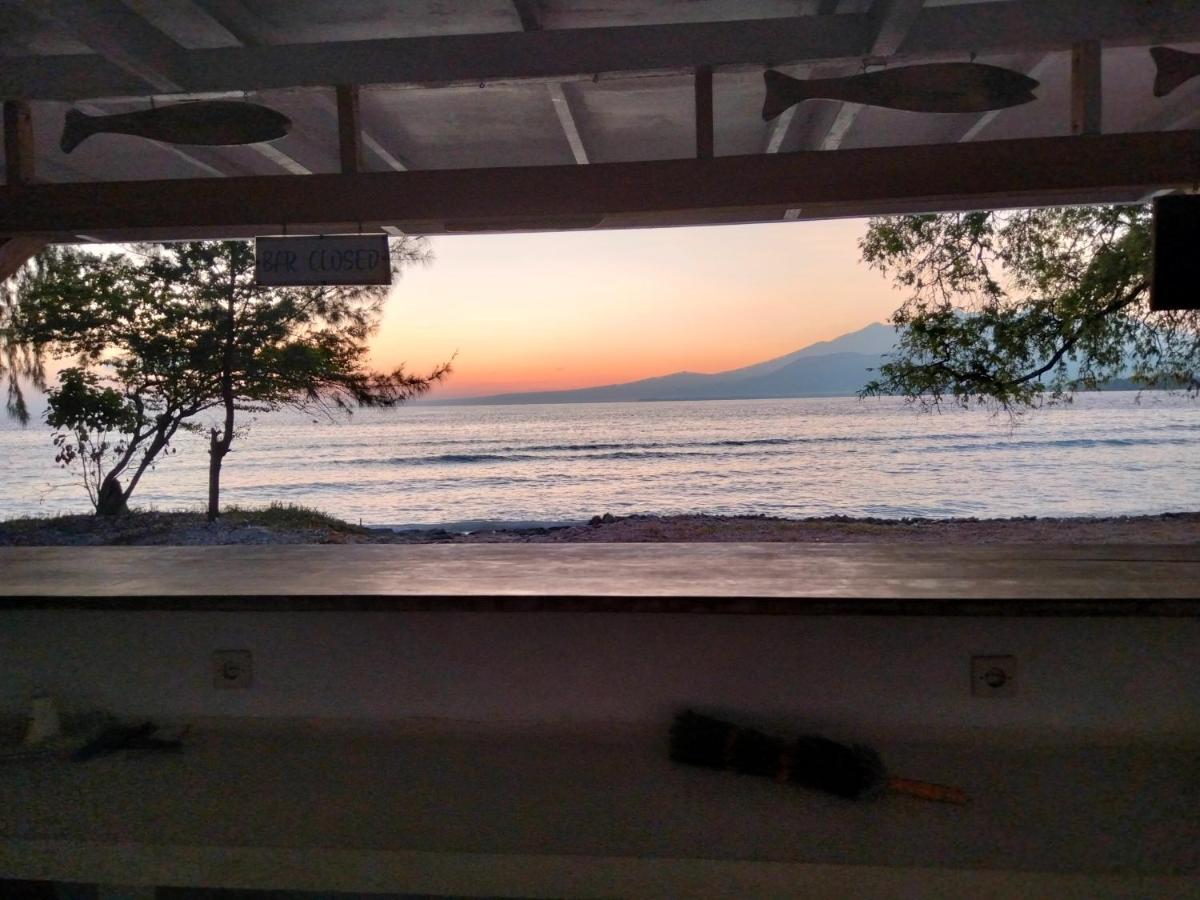 Juliantos By The Sea Hotel Gili Air Exterior photo