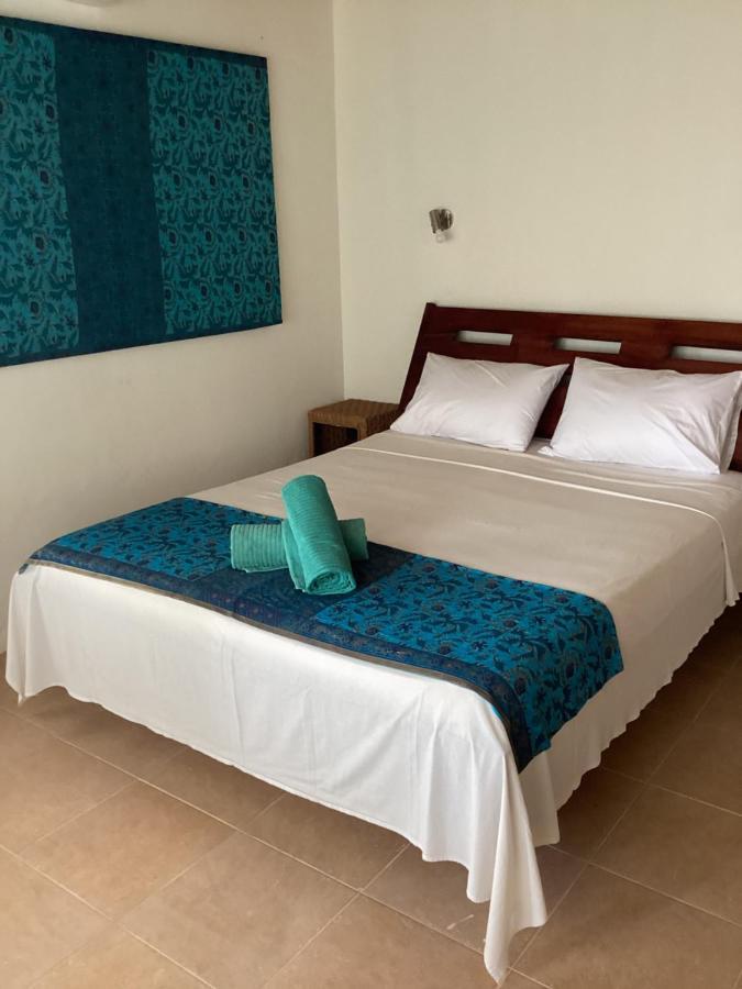 Juliantos By The Sea Hotel Gili Air Exterior photo