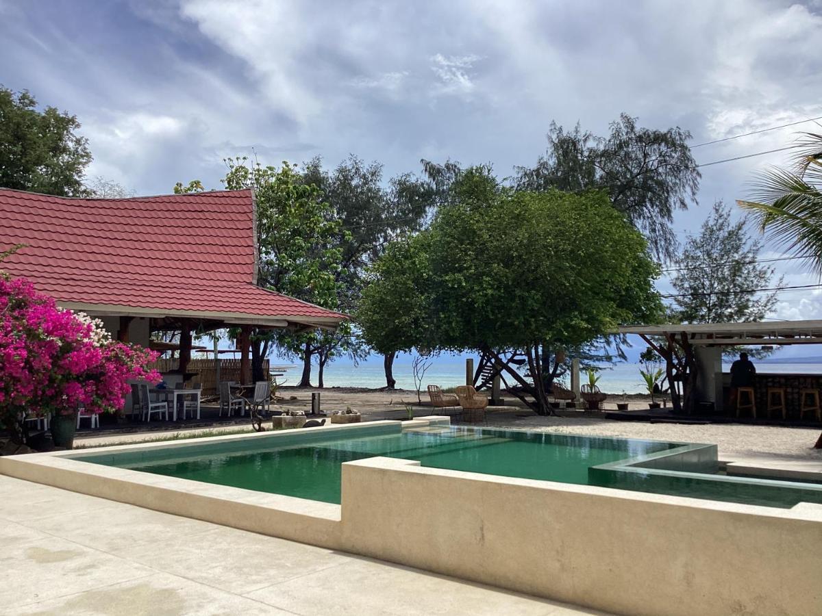 Juliantos By The Sea Hotel Gili Air Exterior photo