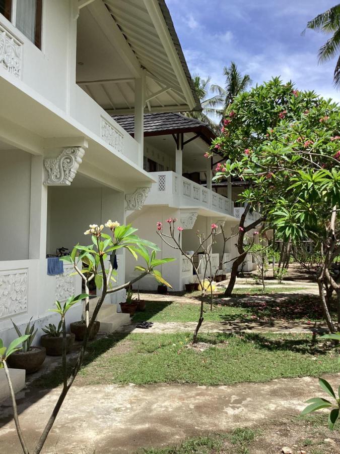 Juliantos By The Sea Hotel Gili Air Exterior photo