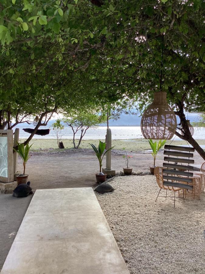 Juliantos By The Sea Hotel Gili Air Exterior photo