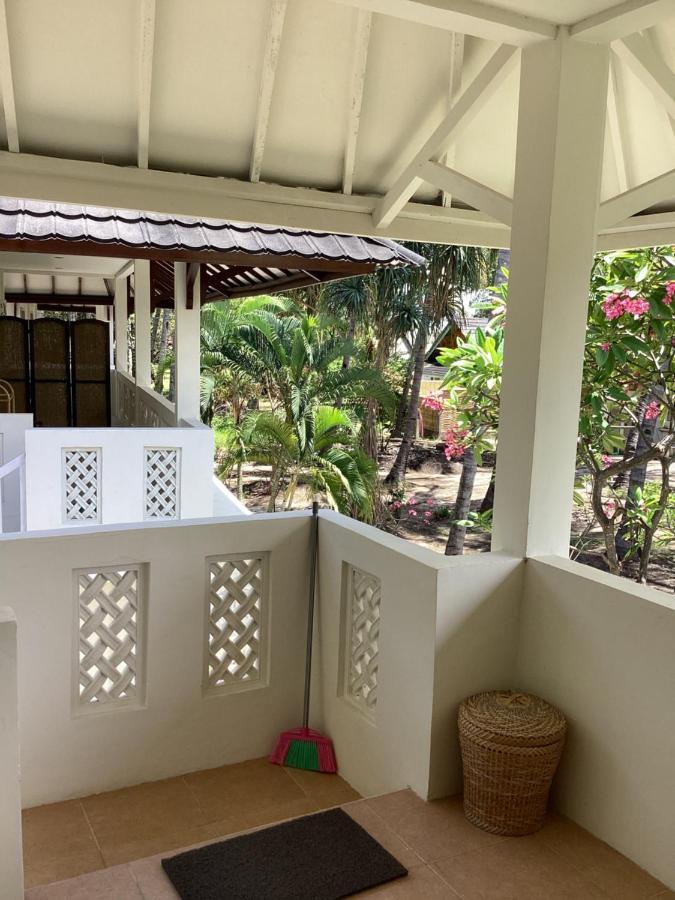 Juliantos By The Sea Hotel Gili Air Exterior photo