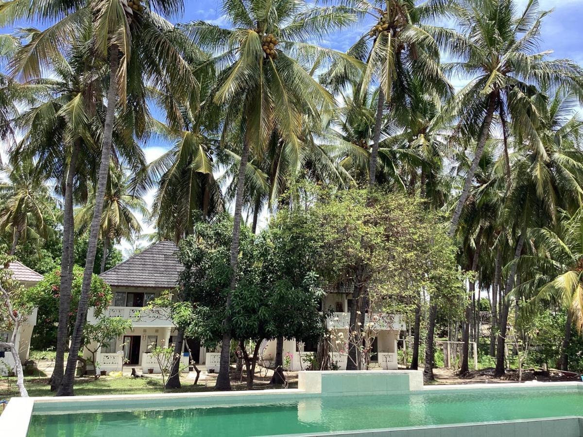 Juliantos By The Sea Hotel Gili Air Exterior photo