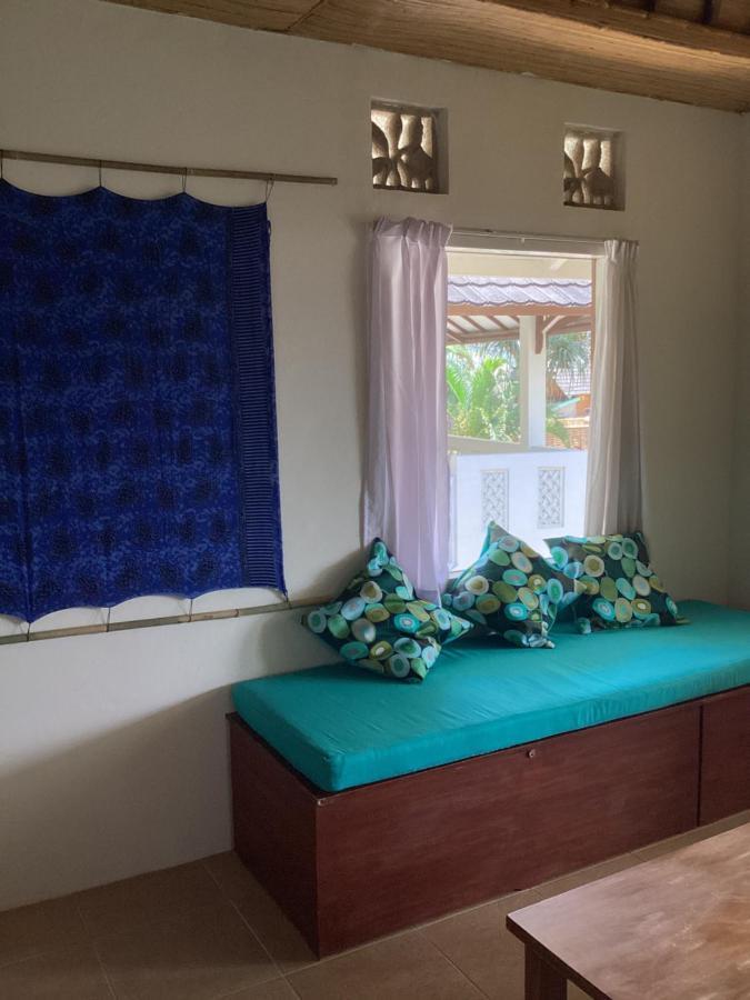 Juliantos By The Sea Hotel Gili Air Exterior photo