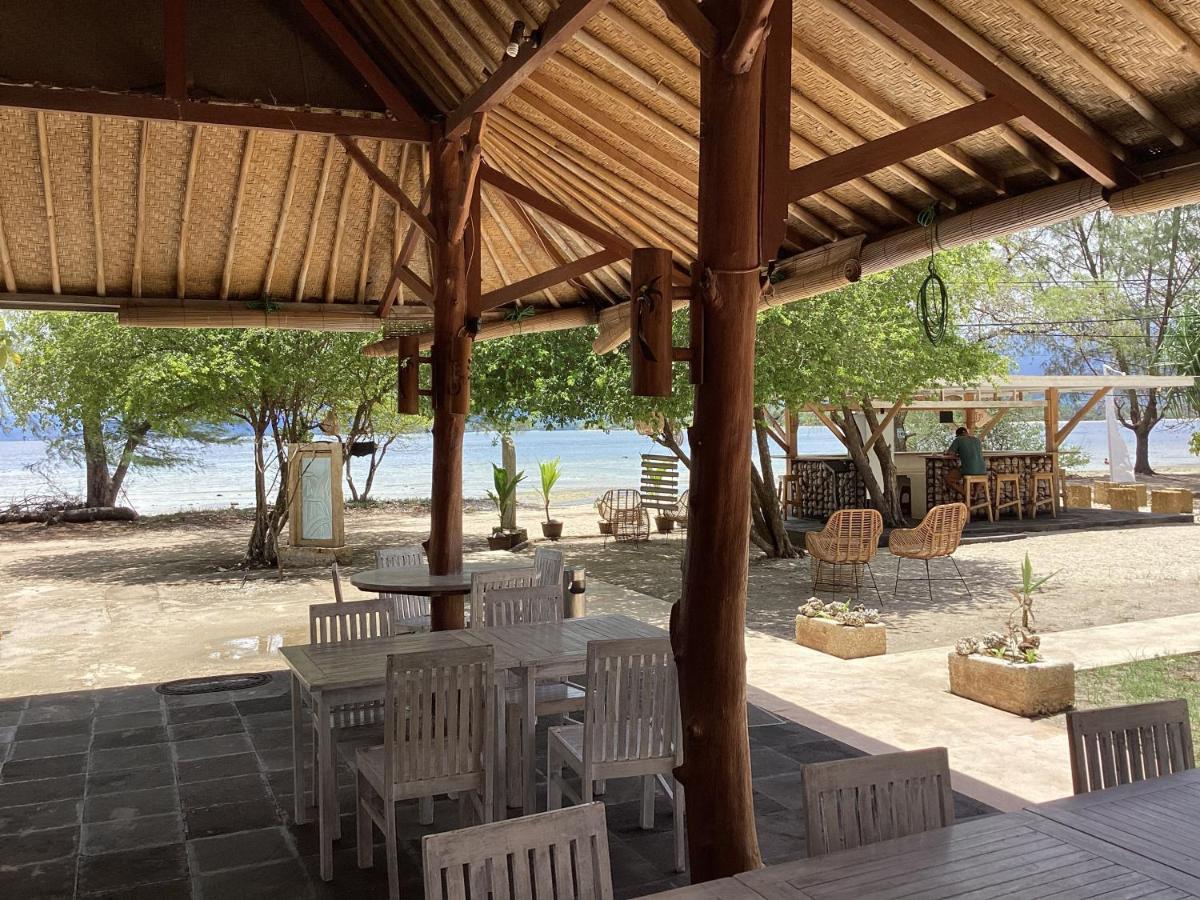 Juliantos By The Sea Hotel Gili Air Exterior photo