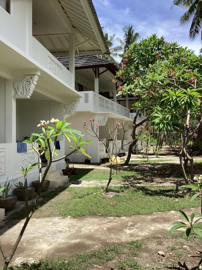 Juliantos By The Sea Hotel Gili Air Exterior photo