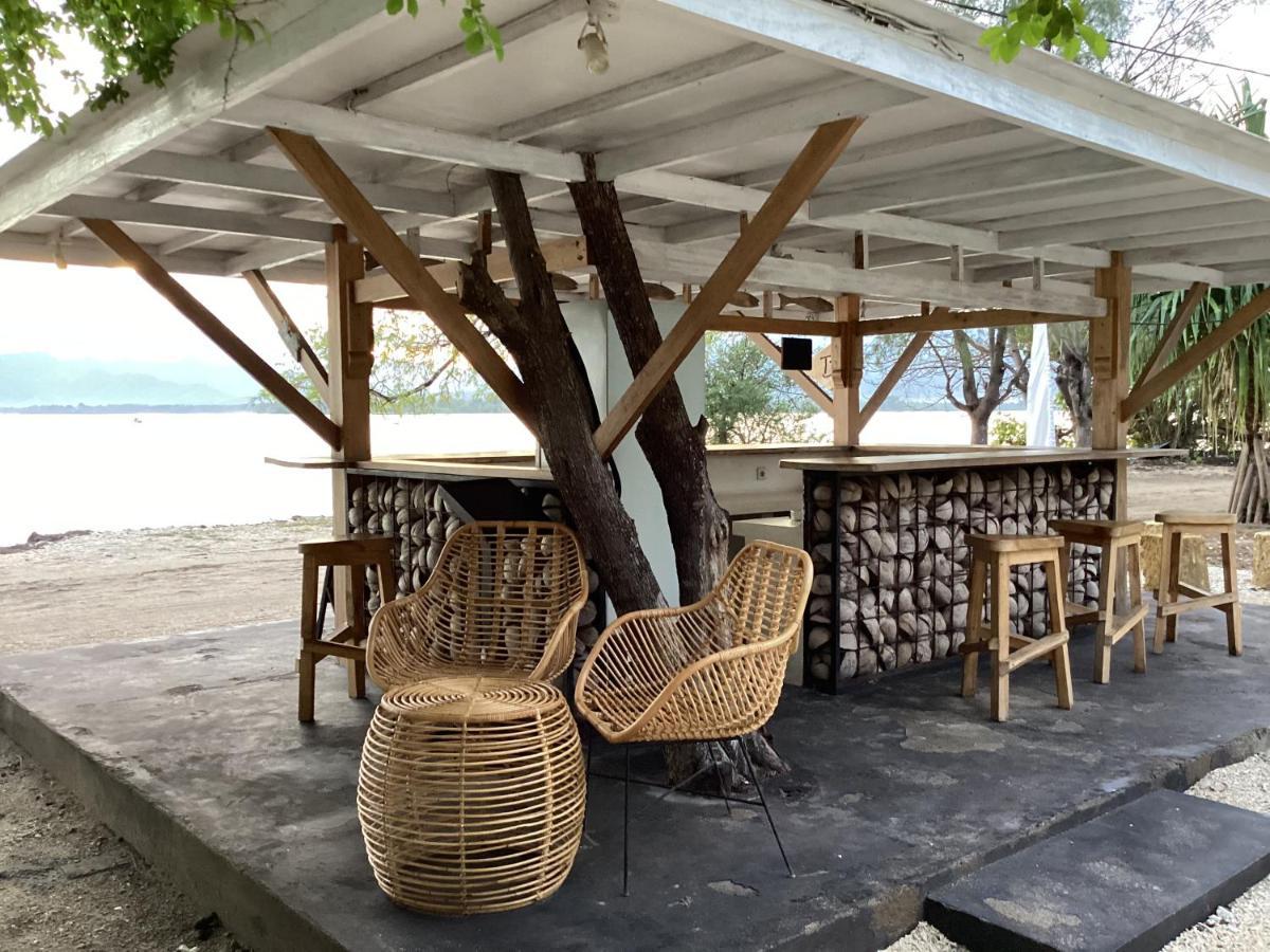 Juliantos By The Sea Hotel Gili Air Exterior photo