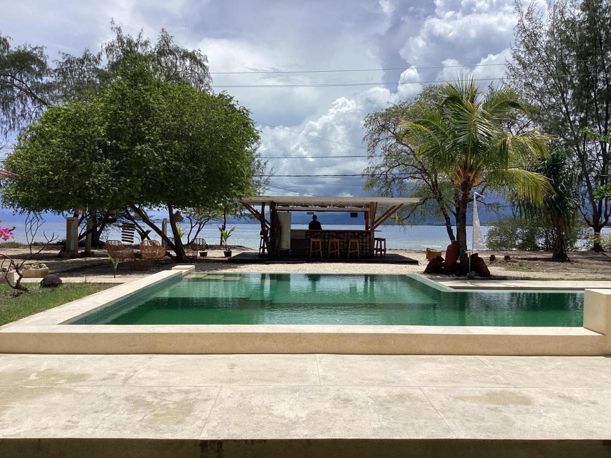 Juliantos By The Sea Hotel Gili Air Exterior photo
