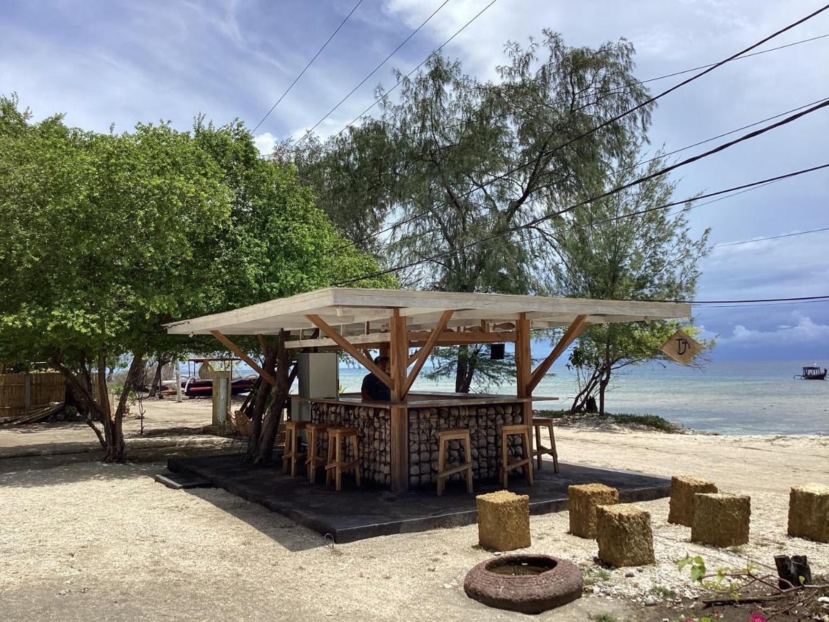 Juliantos By The Sea Hotel Gili Air Exterior photo