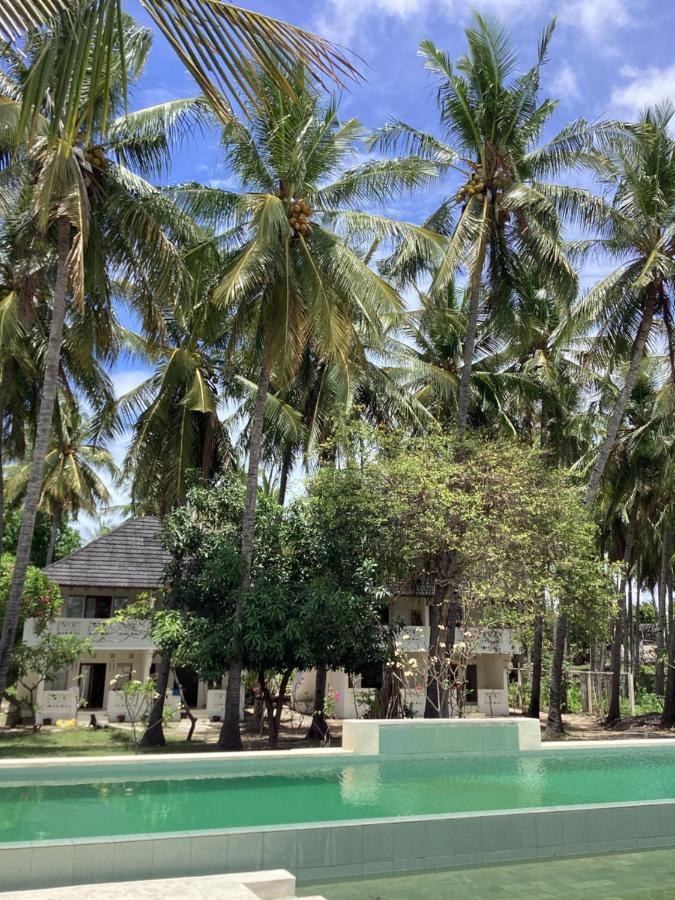 Juliantos By The Sea Hotel Gili Air Exterior photo