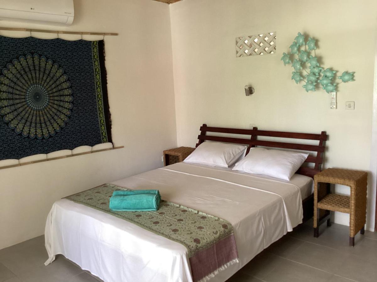 Juliantos By The Sea Hotel Gili Air Exterior photo