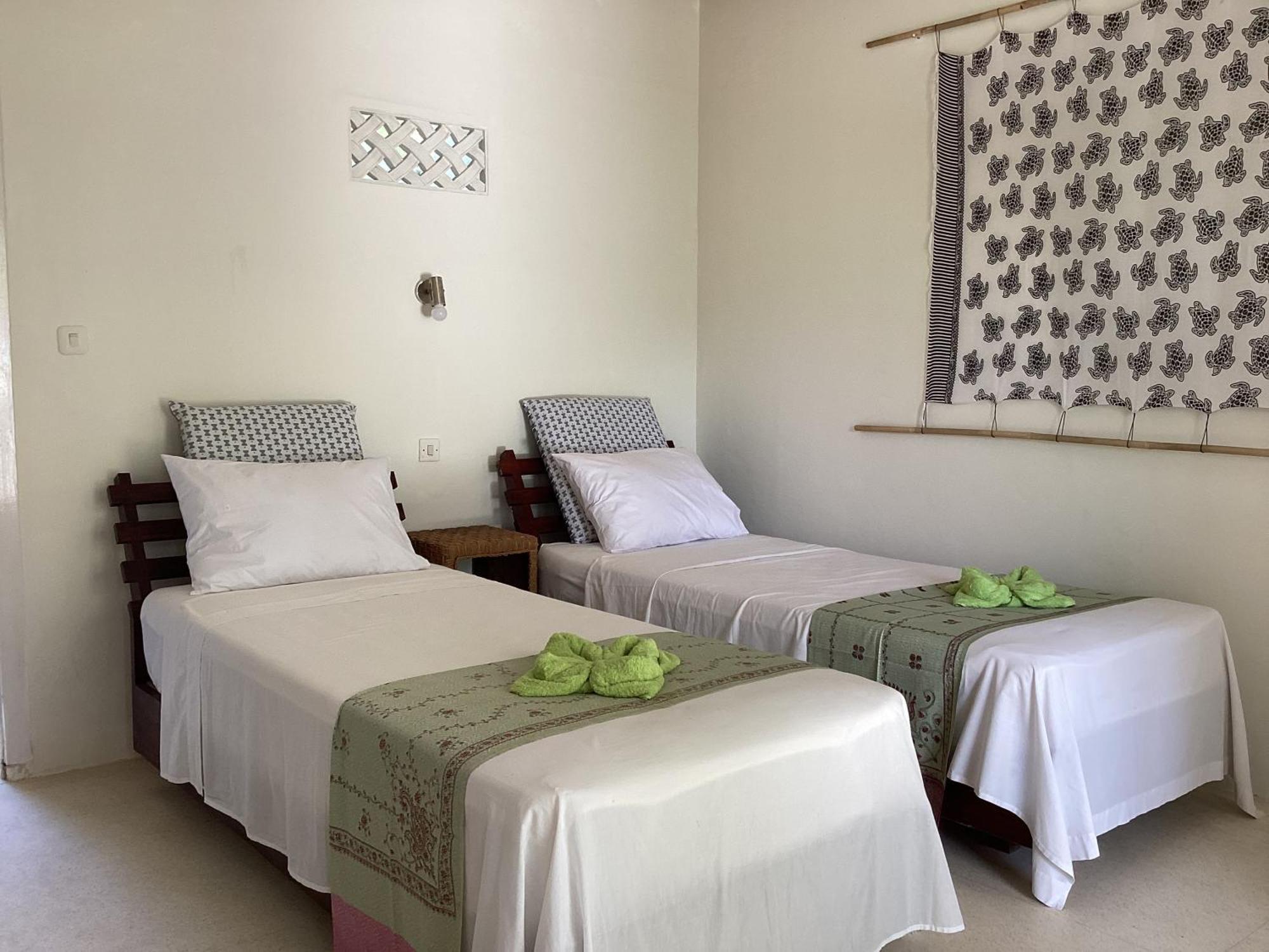 Juliantos By The Sea Hotel Gili Air Exterior photo