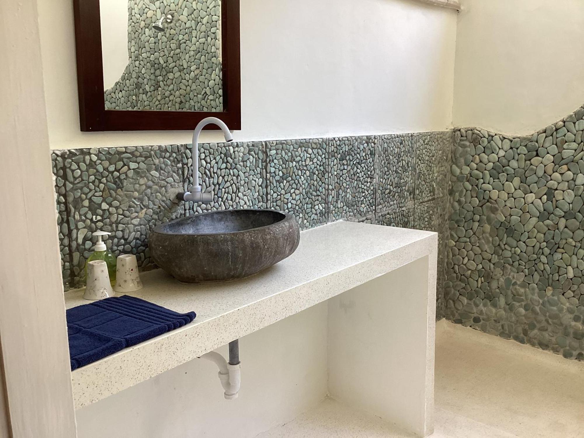 Juliantos By The Sea Hotel Gili Air Exterior photo