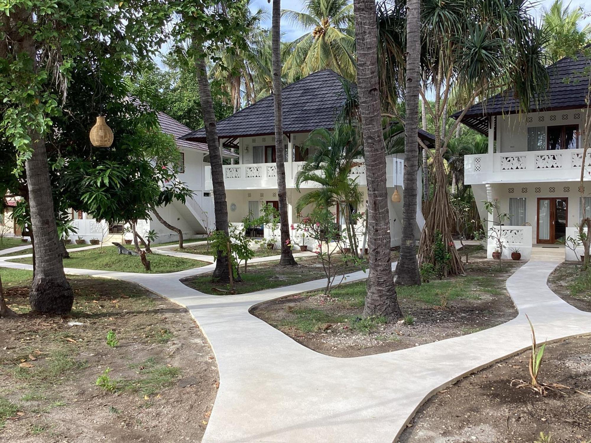 Juliantos By The Sea Hotel Gili Air Exterior photo